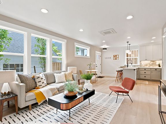 4th image of 3395 SE 43rd Ave #B