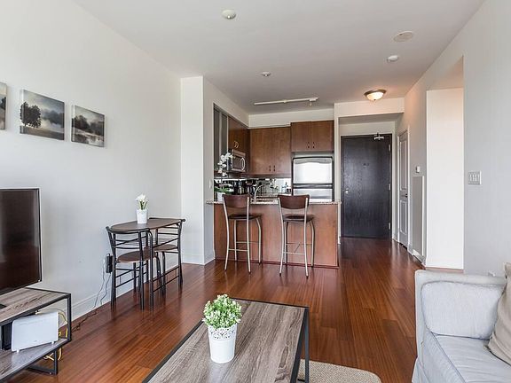 3rd image of 18 Yorkville Ave #2506
