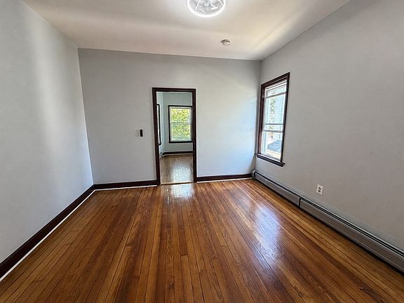 5th image of 869 Brock Ave #2S