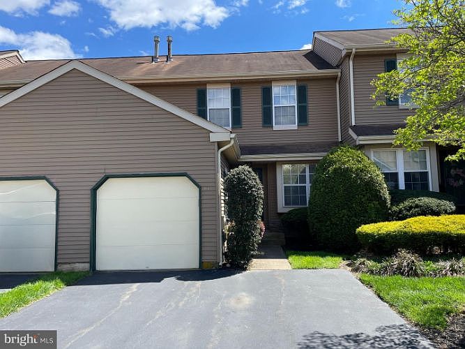 1st image of 653 Alder Ct