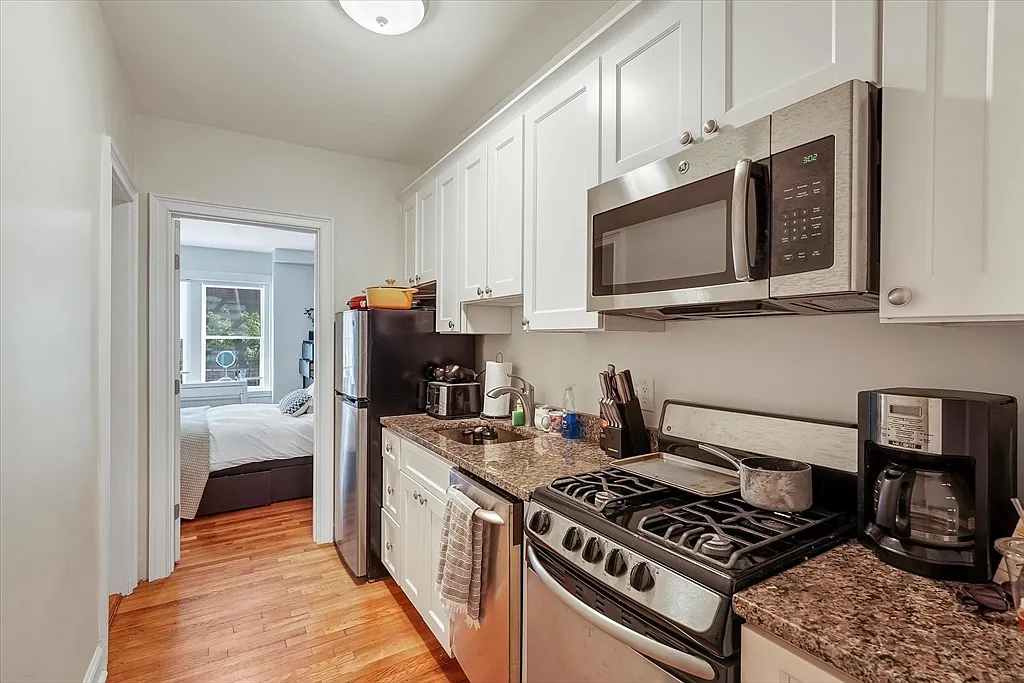 Building Photo - 130 Myrtle St #2