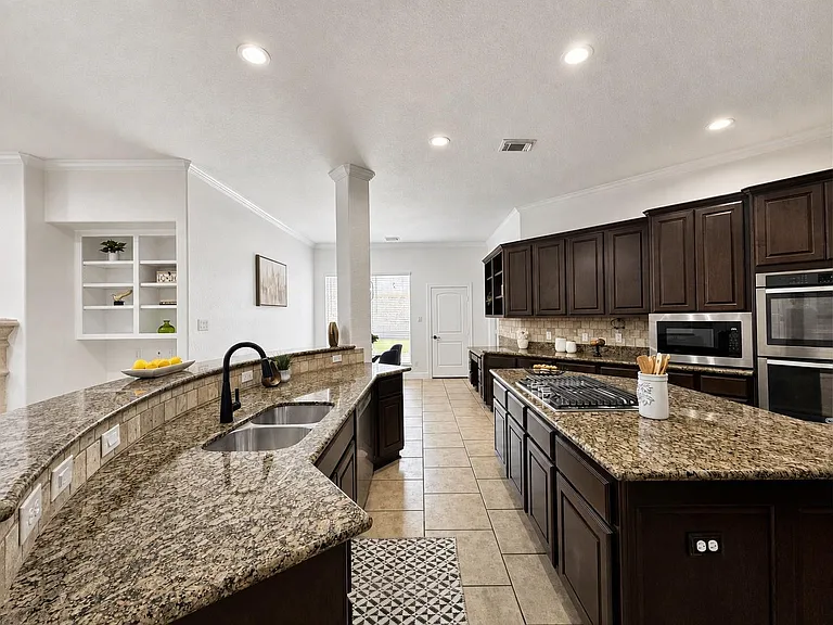 3301 Elm Creek Dr — Photo 13