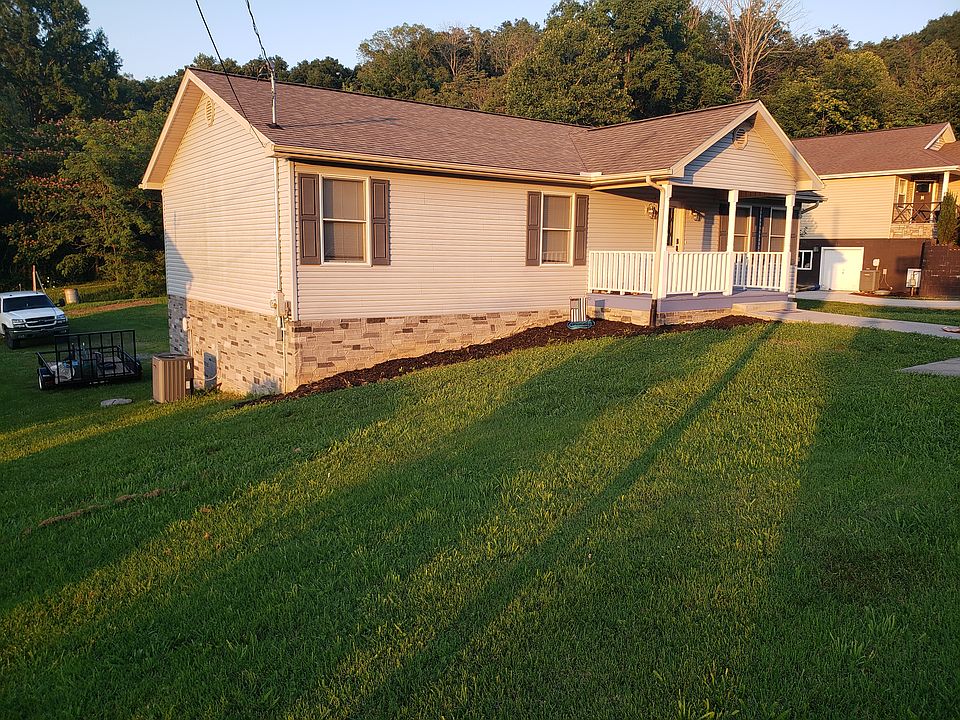 1st image of 824 Glory Ln
