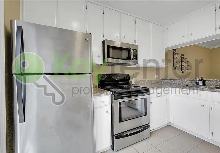 2254 Woodside Ln #2 — Photo 6