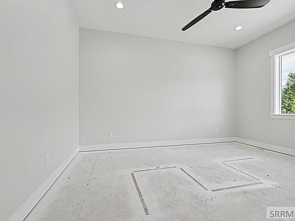 4th image of 489 Willow Bend Ave