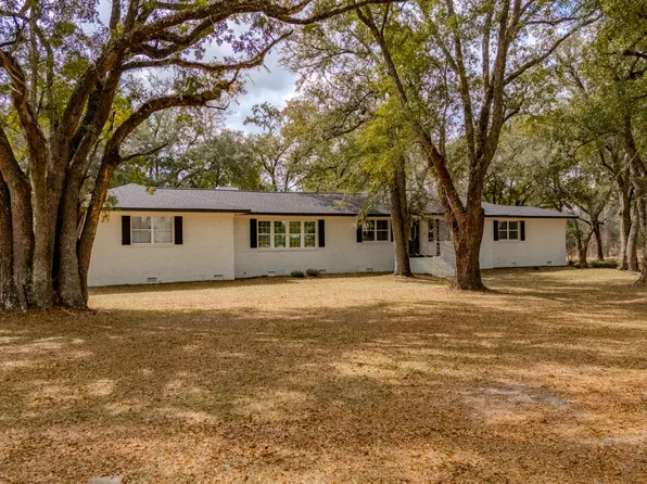 7095 Providence Church Rd, Grand Ridge, FL 32442