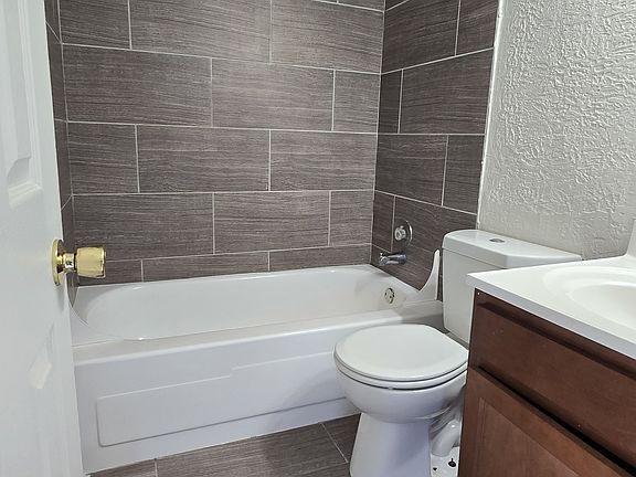4th image of C201-525 Bell Ave