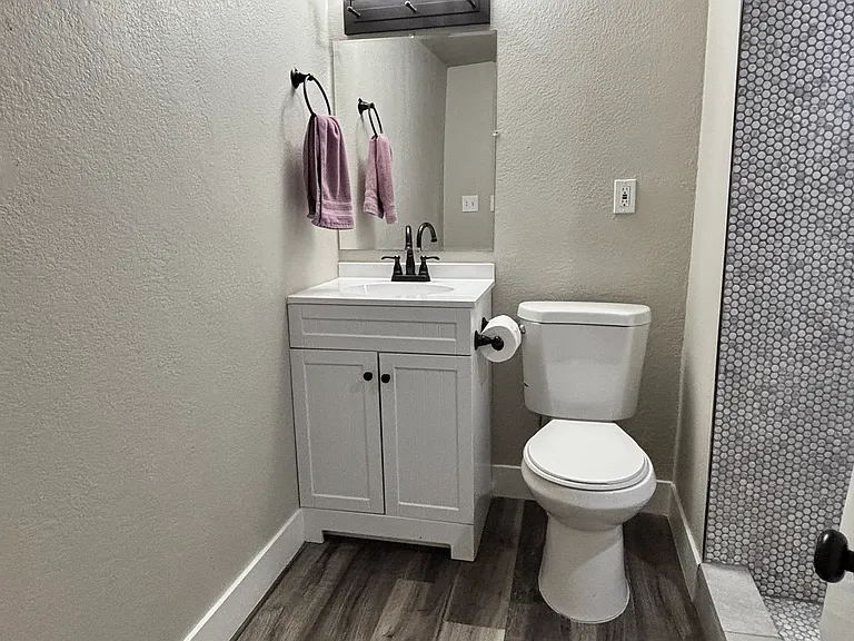 Bathroom with modern finishes