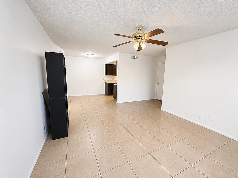 2931 E Beck Ln — Photo 3