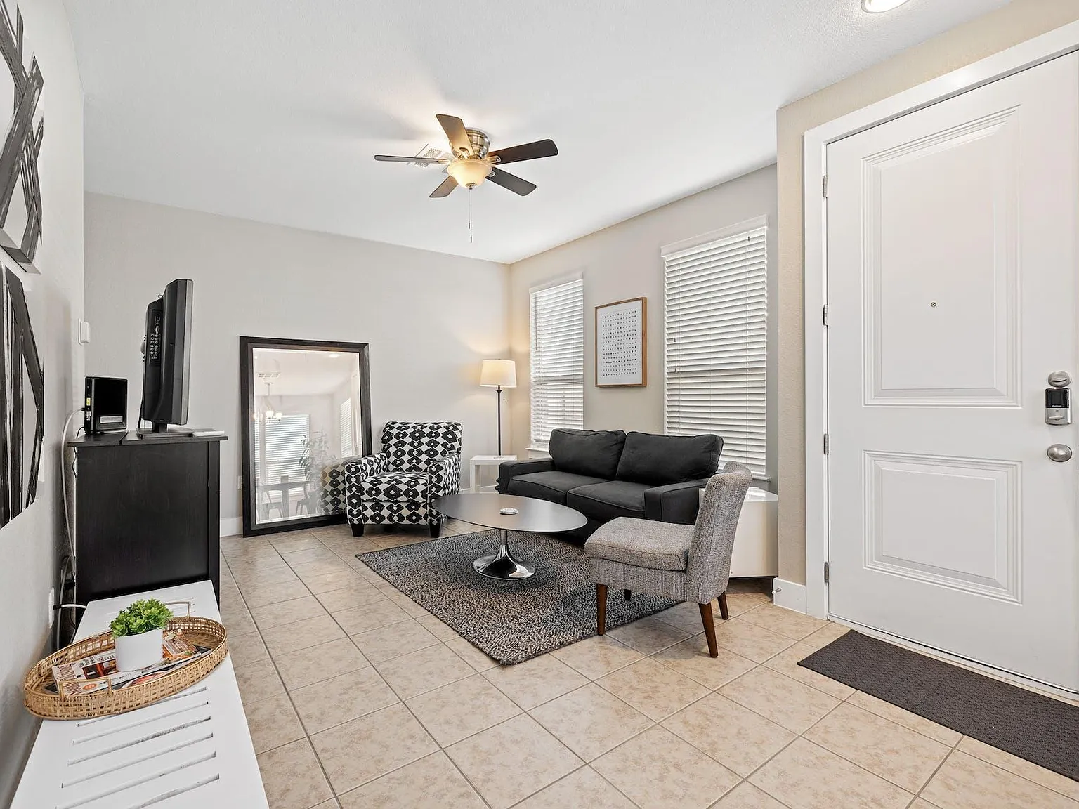 3 bed, 2.5 bath, 1184 sqft, $2,500 — Photo 3