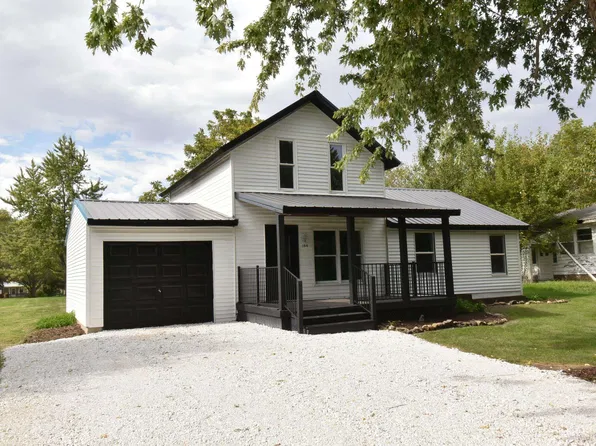 104 S Maple St, Earl Park, IN 47942