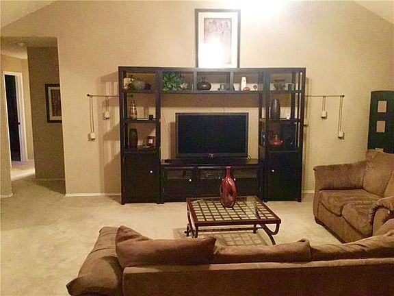 3rd image of 8305 Cloverglen Ln