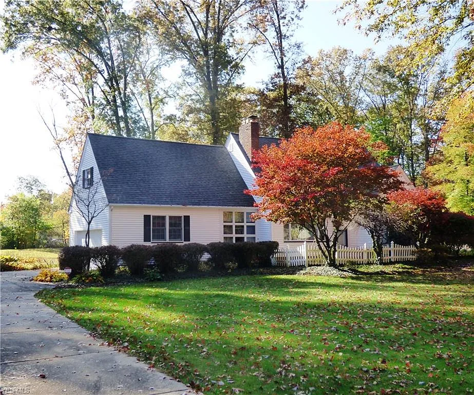 3742 Devon Dr SE photo 1