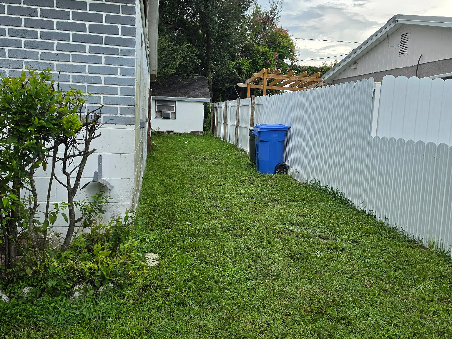 3 bed, 1200 sqft, $2,200 — Photo 2