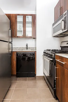 Rented by Verus Real Estate | media 18