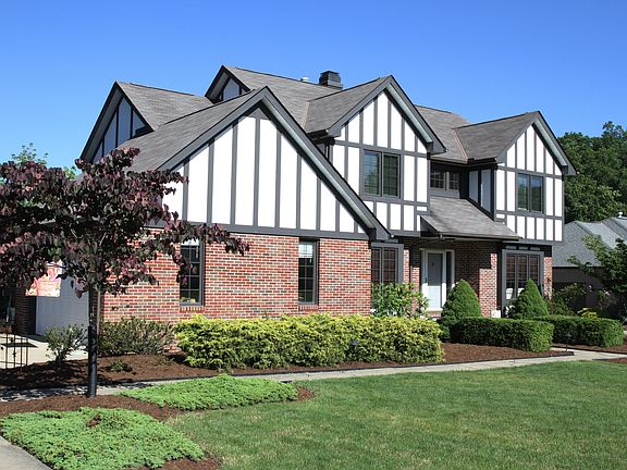 5th image of 10932 Huntington Close