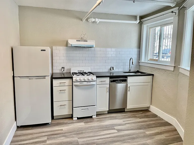 1575 Gaylord St #9 — Photo 5