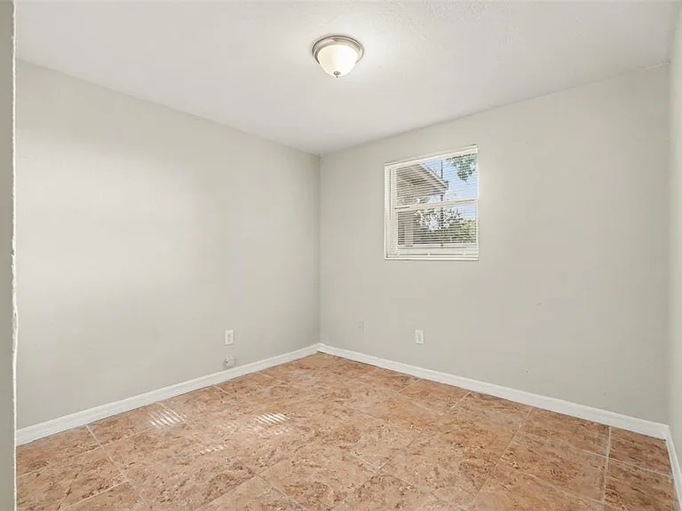 4923 S 82nd St — Photo 17