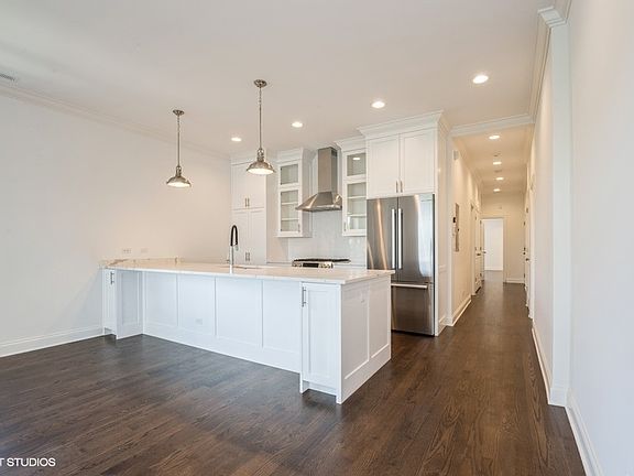 4th image of 4727 N Winchester Ave #4N