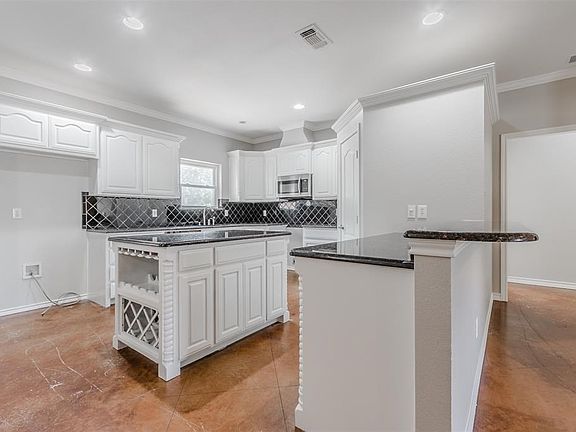 4th image of 520 N Las Vegas Trl