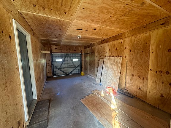 2nd image of 1581 Farmington Rd