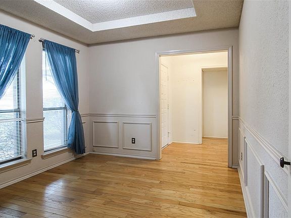 3rd image of 300 Aspenway Dr