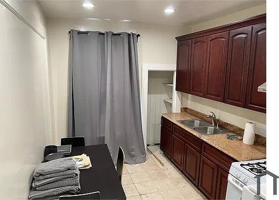 3 bed, 1700 sqft, $3,500 — Photo 3