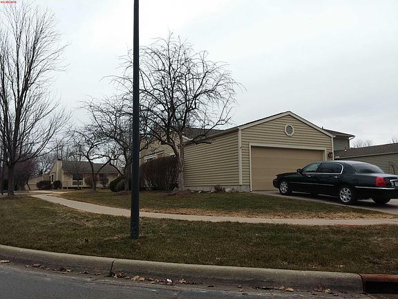 3rd image of 728 Woodcreek Cir