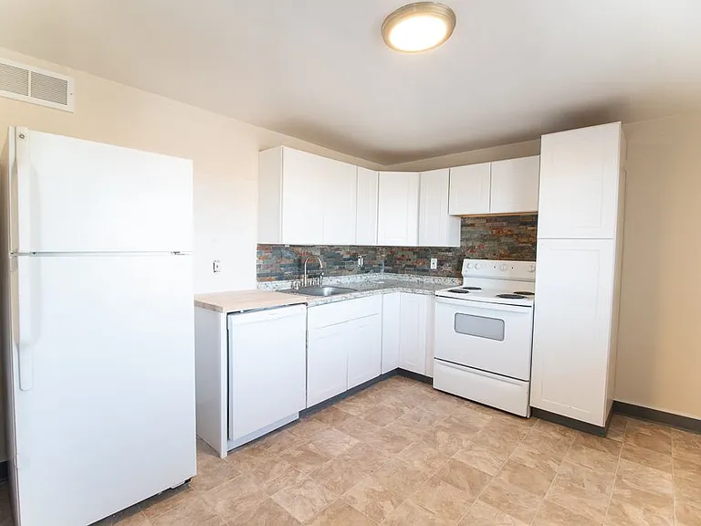 5220 W 5th Ave — Photo 16
