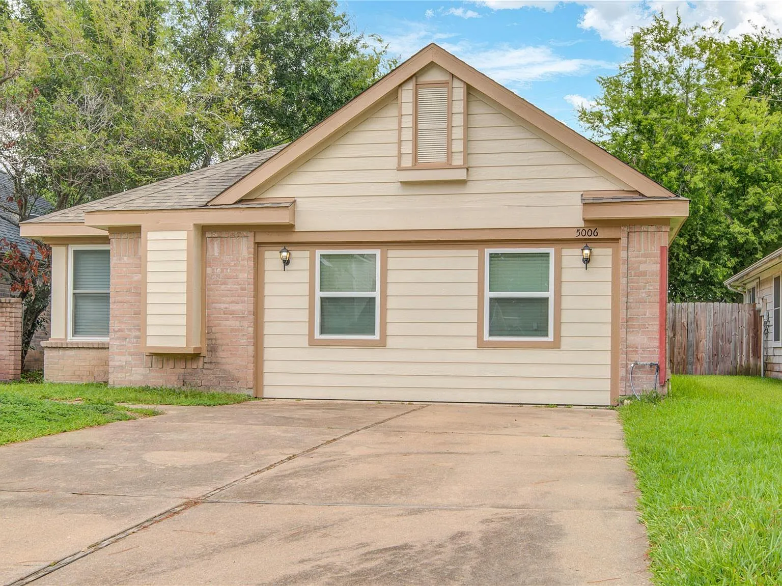 3 bed, 2.0 bath, 1498 sqft, $1,800 — Photo 1