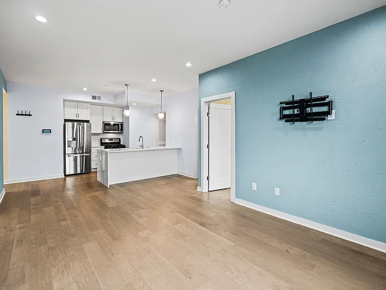 1019 17th Pl NE #401 — Photo 7