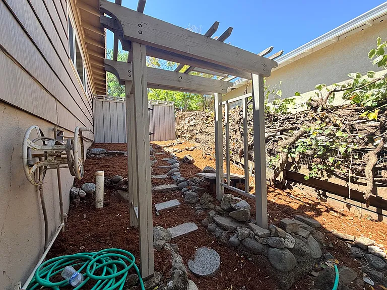 11 Birch Ave — Photo 18