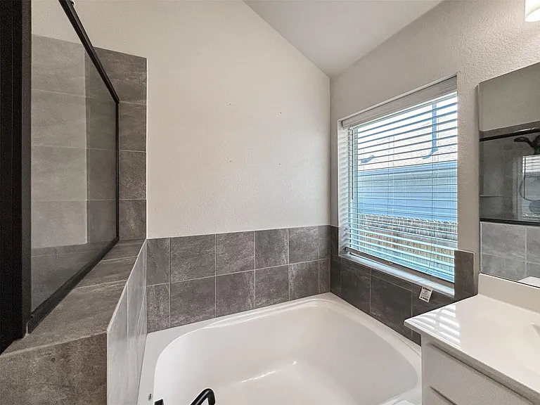 558 Bridgestone Way — Photo 22