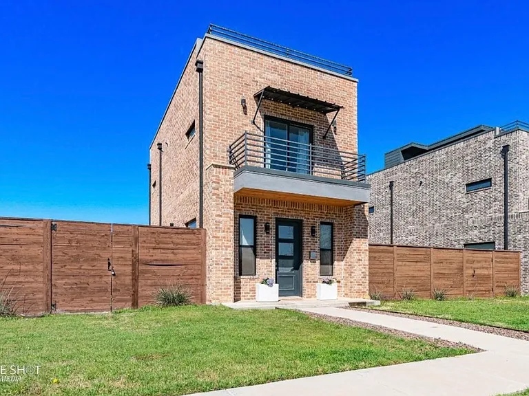 718 Orange St — Photo 2