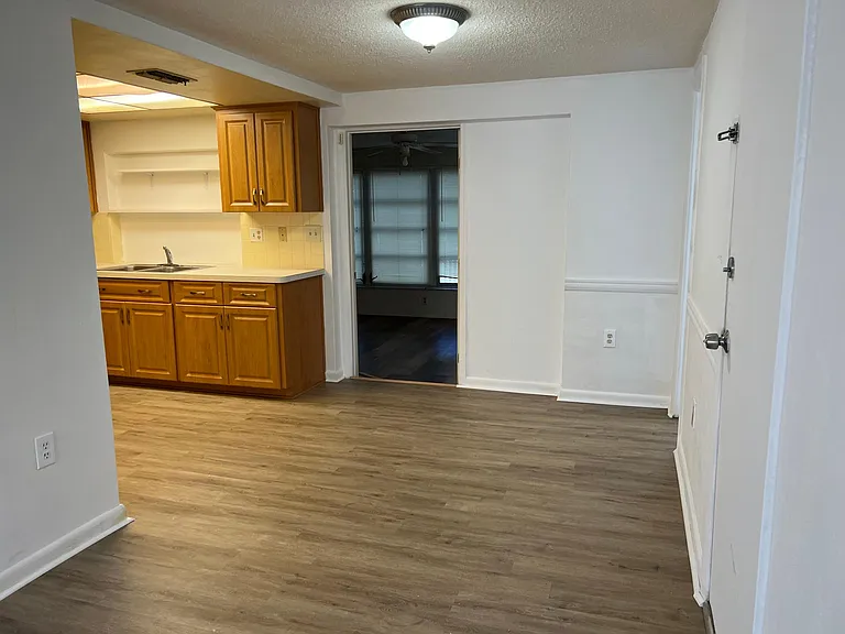 7833 Cayuga Dr — Photo 3