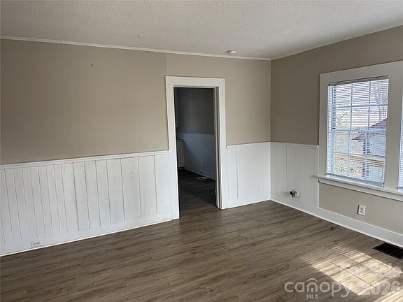 3rd image of 351 Old Centergrove Rd