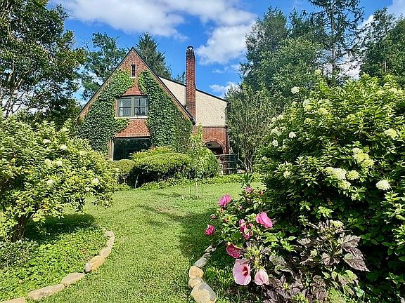 2nd image of 356 Lakeshore Dr