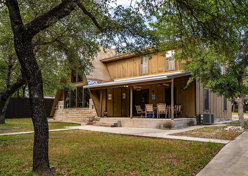 1st image of 131 Cove Cir