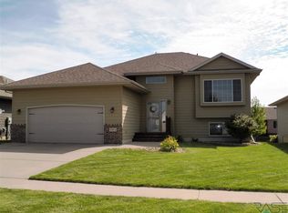 2304 S Hofstad Ave, Sioux Falls, SD 57106