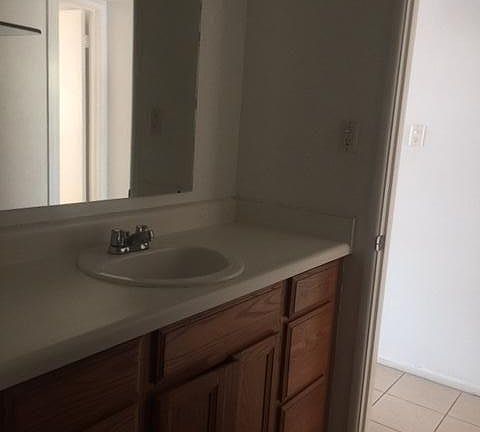 4th image of 3012 N 32nd St Unit 21