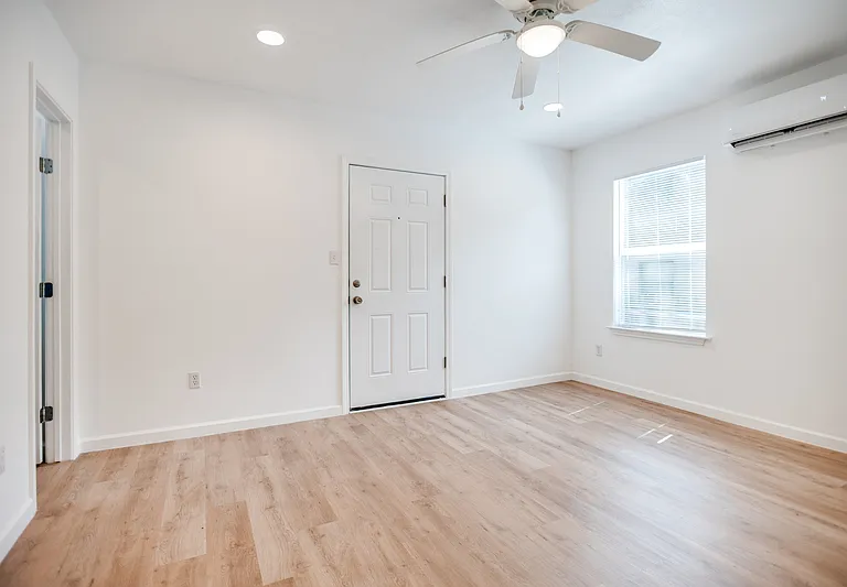905 W Abram St #4 — Photo 9