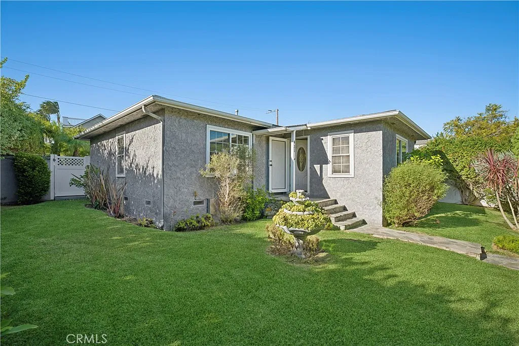 2 bed, 960 sqft, $4,995 — Photo 1