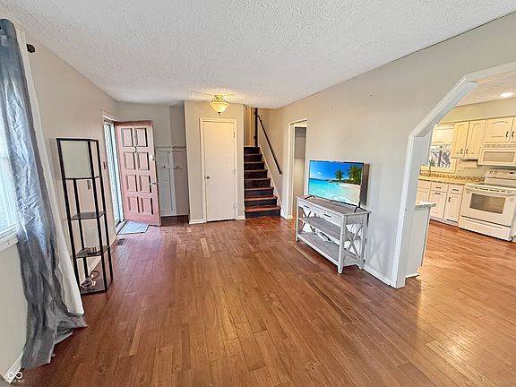 4th image of 711 Front Royal Dr
