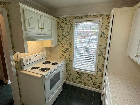 2nd image of 417 Royal Oak Dr