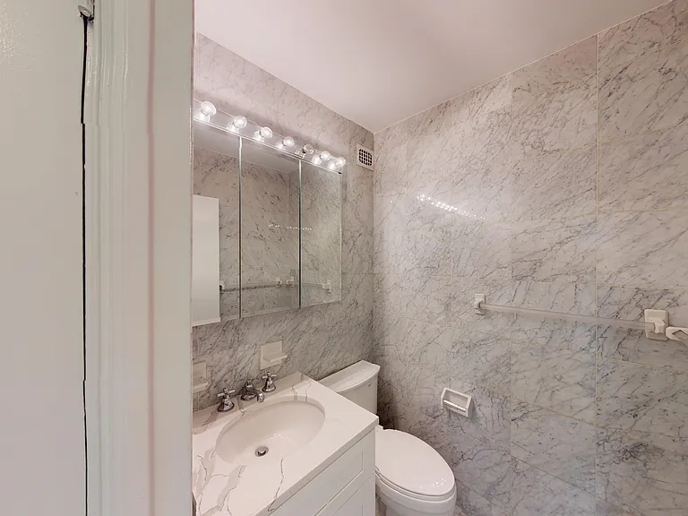 177 E 75th St #4C — Photo 3