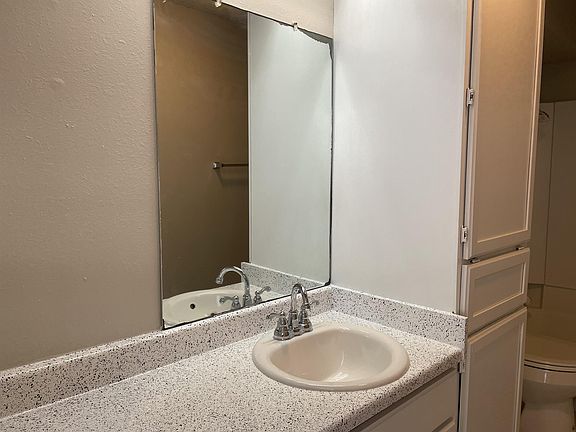 5th image of 2206 Capitan Dr #D