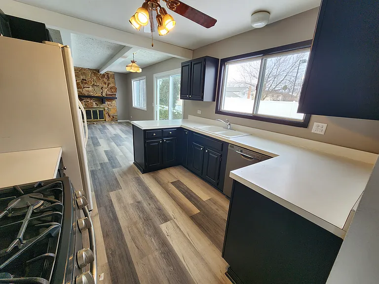 332 Drake Ave — Photo 4
