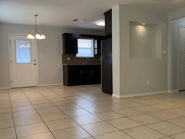 2324 W Stubbs St #3 — Photo 8