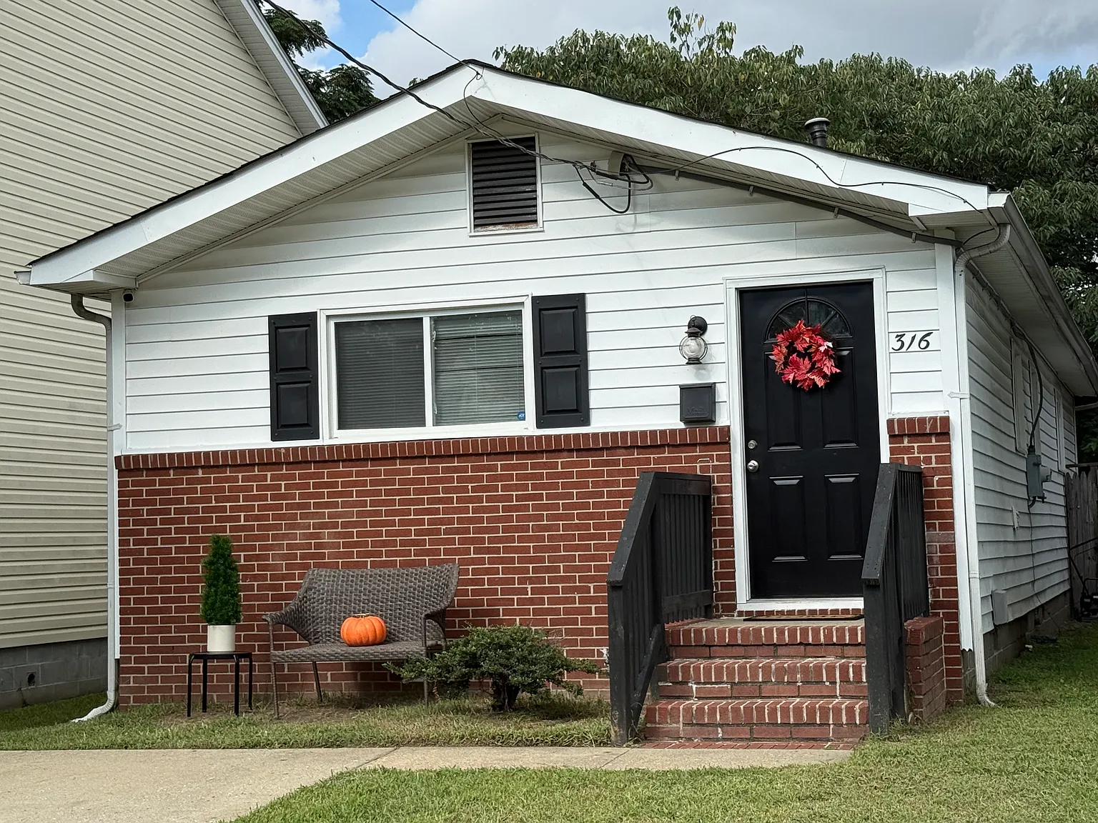 3 bed, 941 sqft, $1,800 — Photo 1