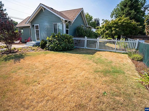 4th image of 3190 Brenna Ave